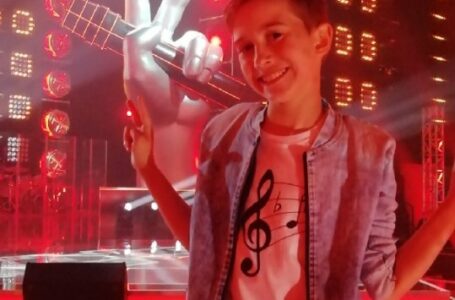 SZYMON TOKARSKI Z KARSEK WYSTĄPI W MUZYCZNYM TALENT-SHOW THE VOICE KIDS W TVP2