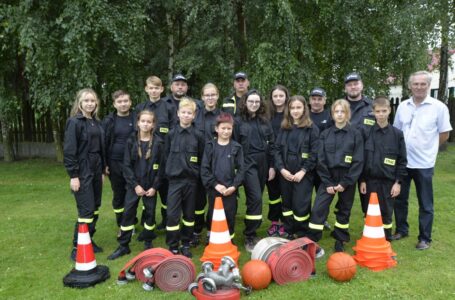 JAJECZNICA Z 500 JAJEK I CUKIERKI Z MOTOPARALOTNI – CZYLI FESTYN Z ATRAKCJAMI W LEWKOWIE OSIEDLU