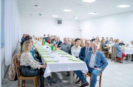 W SADOWIU DLA BABĆ I DZIADKÓW