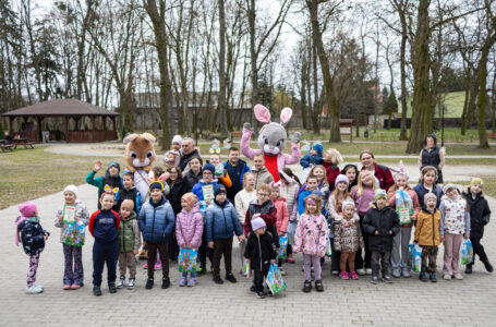 Kwiatków: Wielkanocne harce z królikami