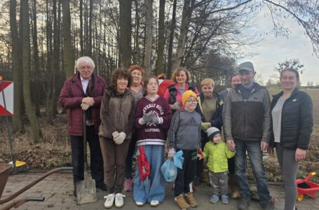 W Smardowskich Olendrach odbyły się doroczne porządki wiosenne, które zgromadziły mieszkańców wokół wspólnego celu.