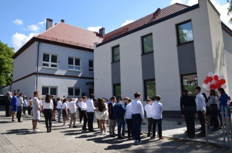 WIĘKSZA SZKOŁA I PRZEDSZKOLE W WYSOCKU WIELKIM