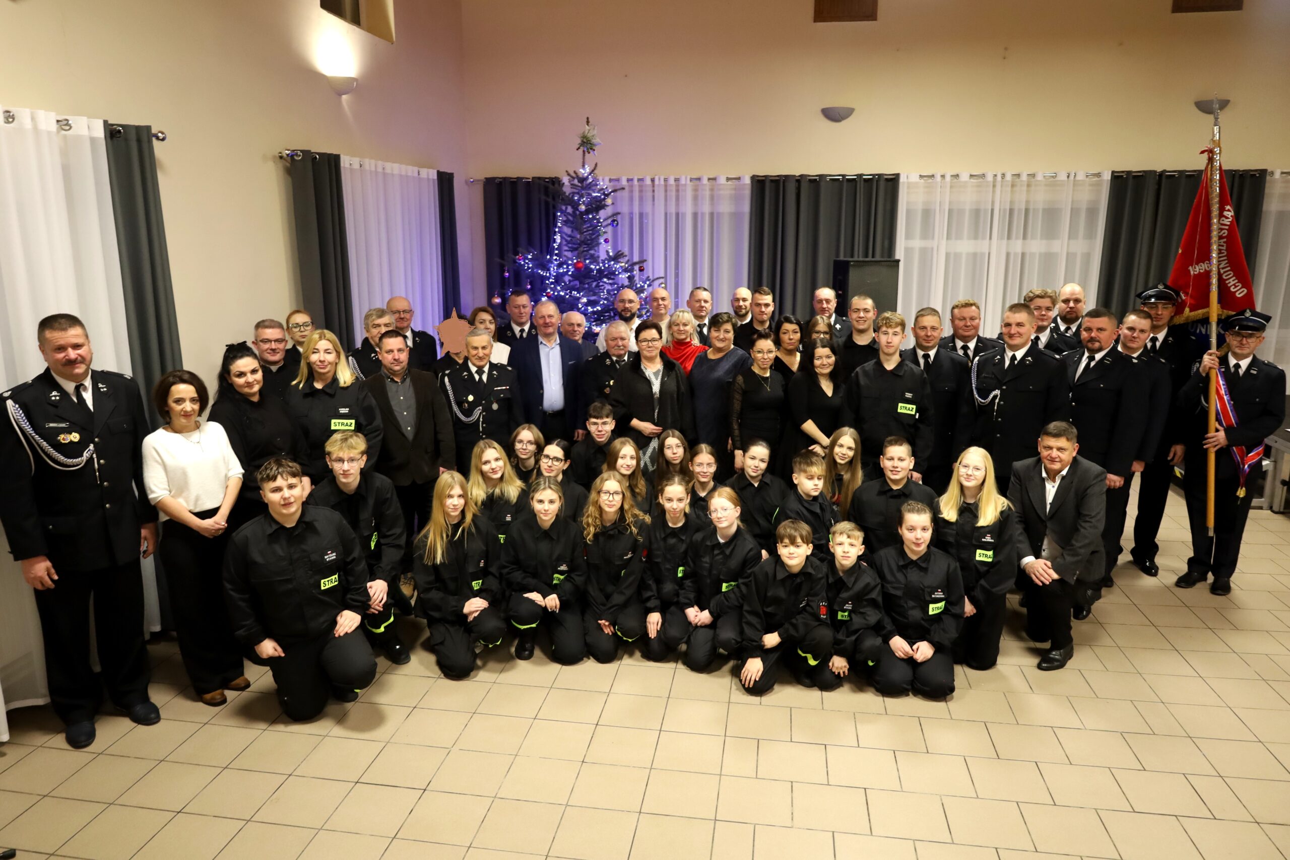 Ślubowanie Młodzieżowej Drużyny Pożarniczej i strażacka wigilia w Biniewie