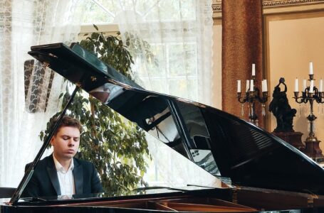 Efekt Chopina w Lewkowie. Koncert Mateusza Krzyżowskiego